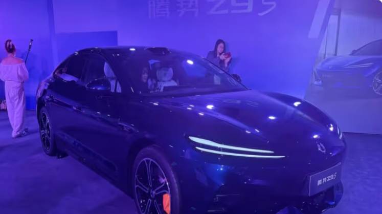 BYD sebar Denza Z9S ke 101 dealer, jarak tempuh mampu 1.100 km